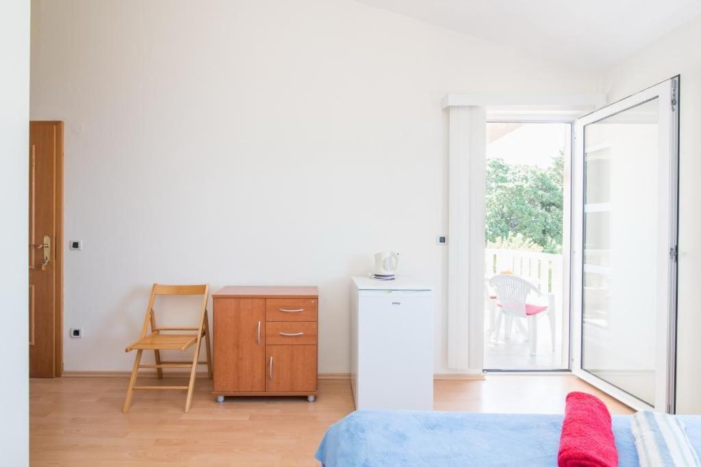 Studio Apartment Brela Pokoj fotografie