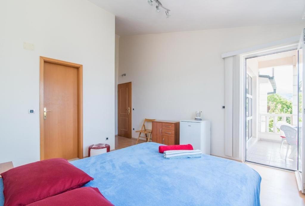 Studio Apartment Brela Pokoj fotografie